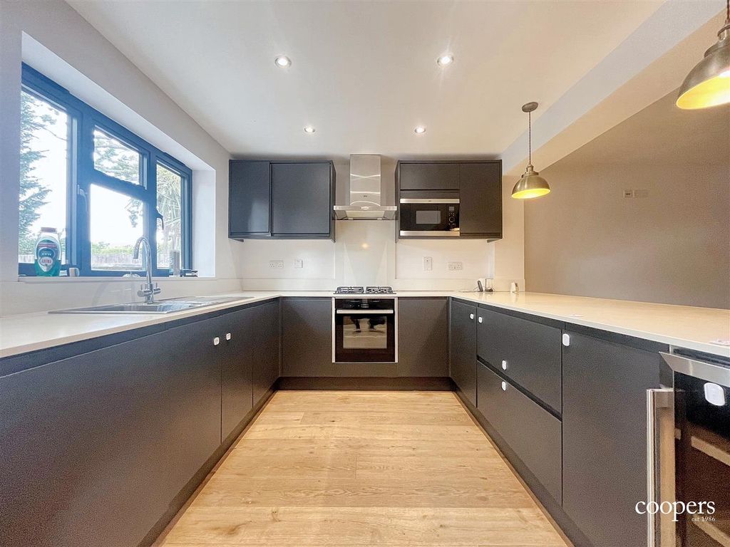 Property photo 3 of 14 Kitchen