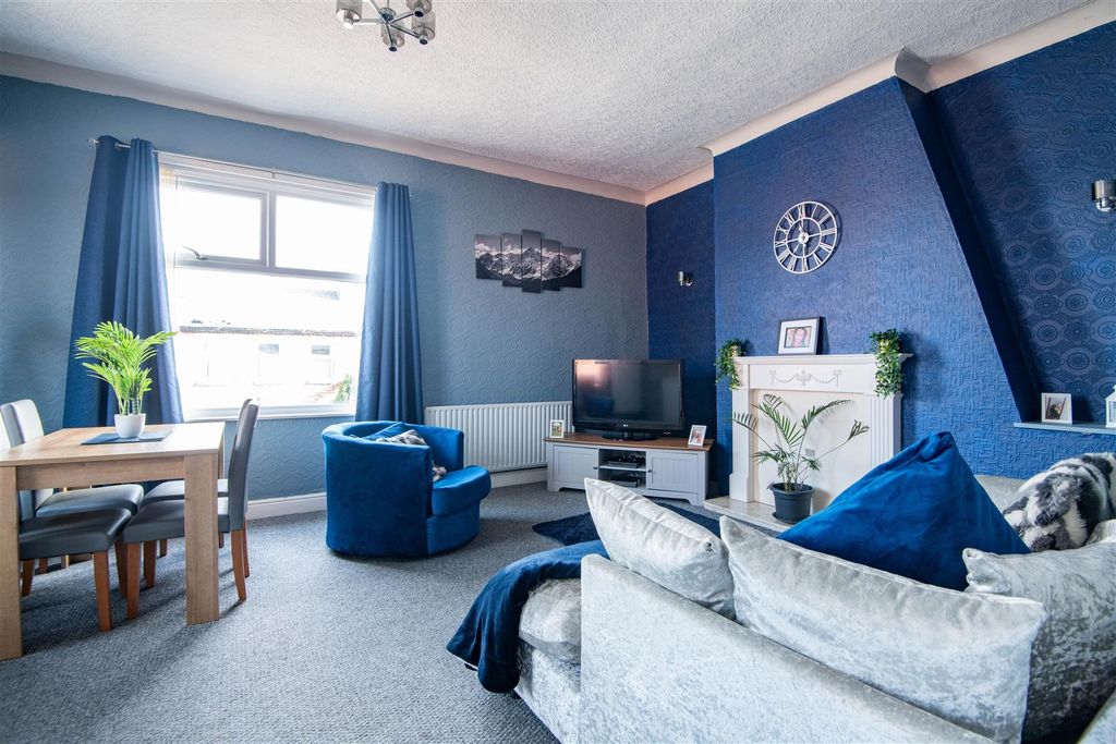 Property photo 2 of 9 Lounge