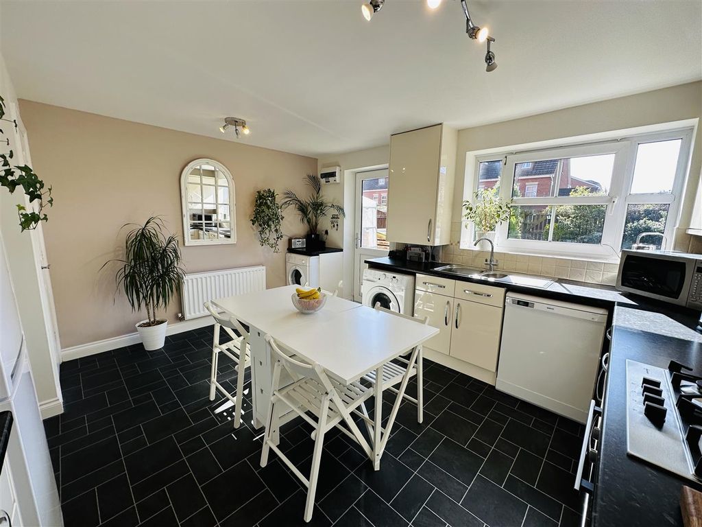 Property photo 2 of 30 Kitchen1.Jpg