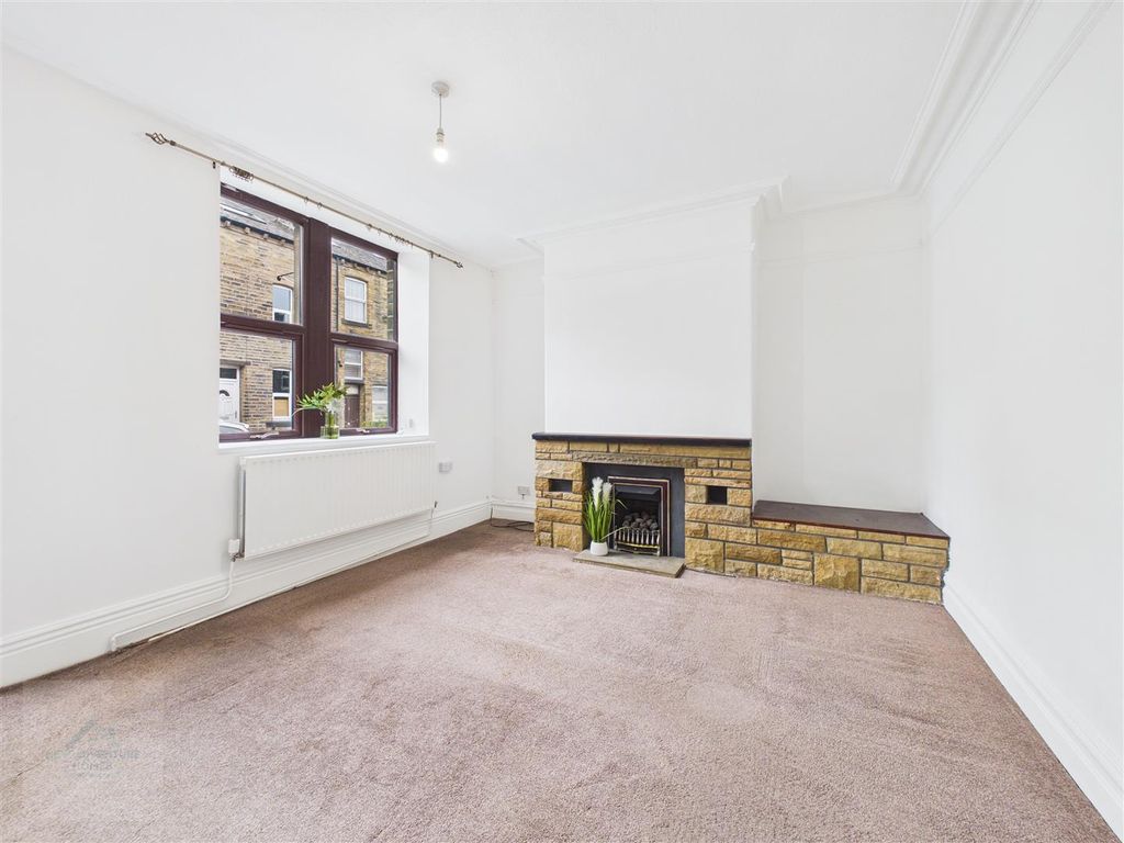 Property photo 2 of 16 Living Room