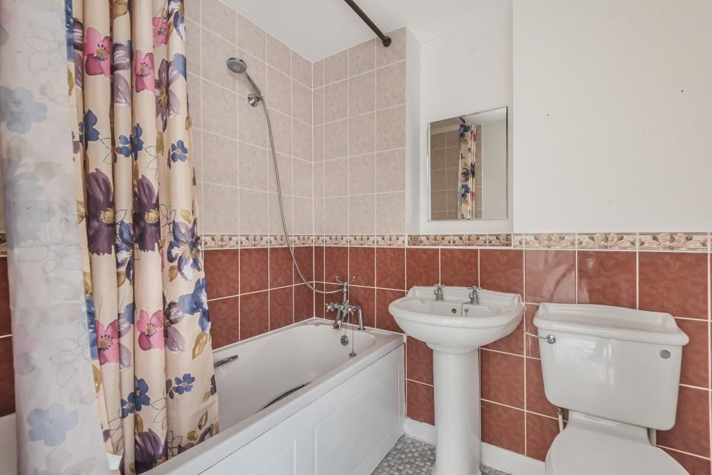 Property photo 3 of 10 Bathroom