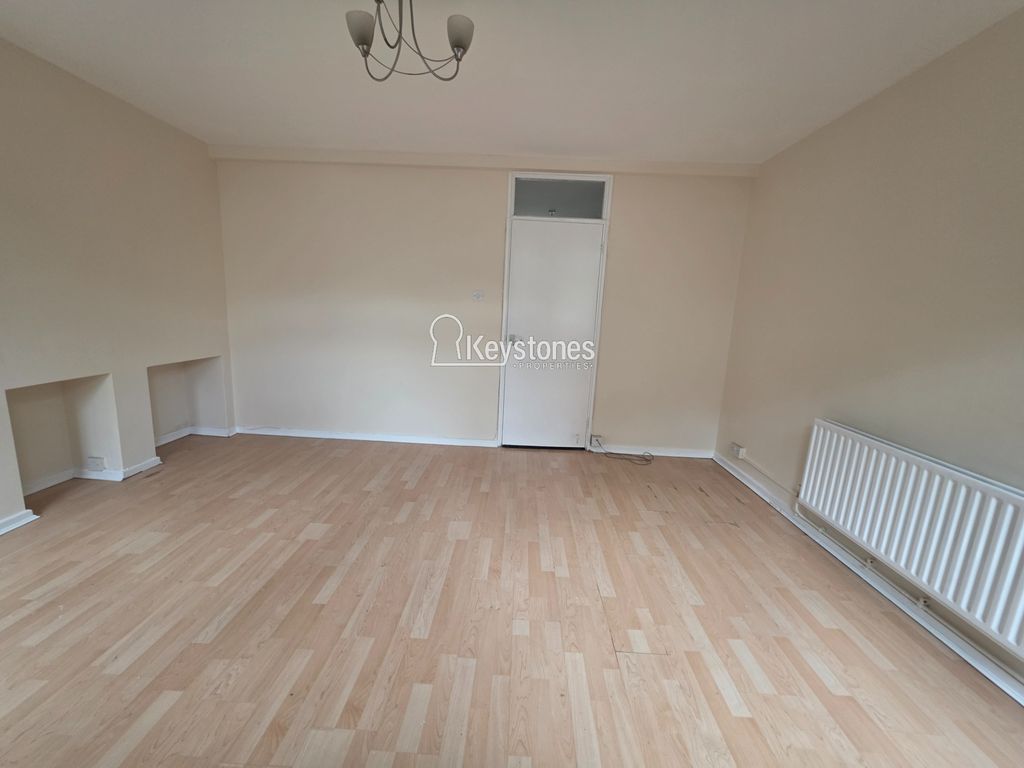 Property photo 3 of 18 Living Room