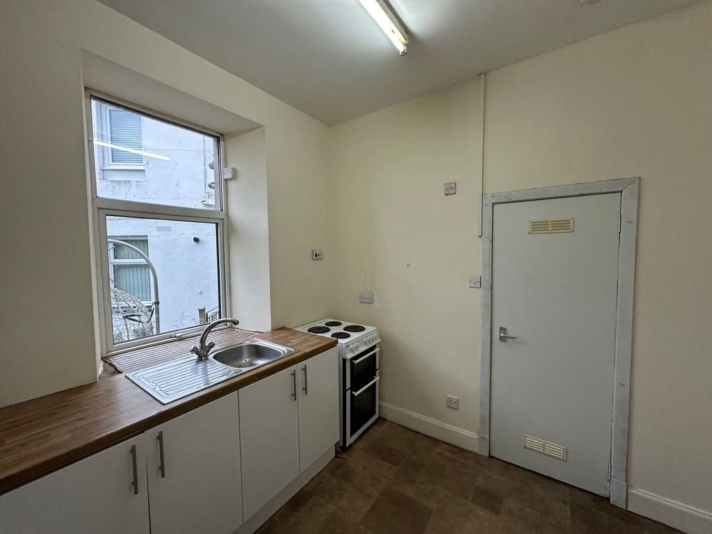 Property photo 3 of 6 Gallery