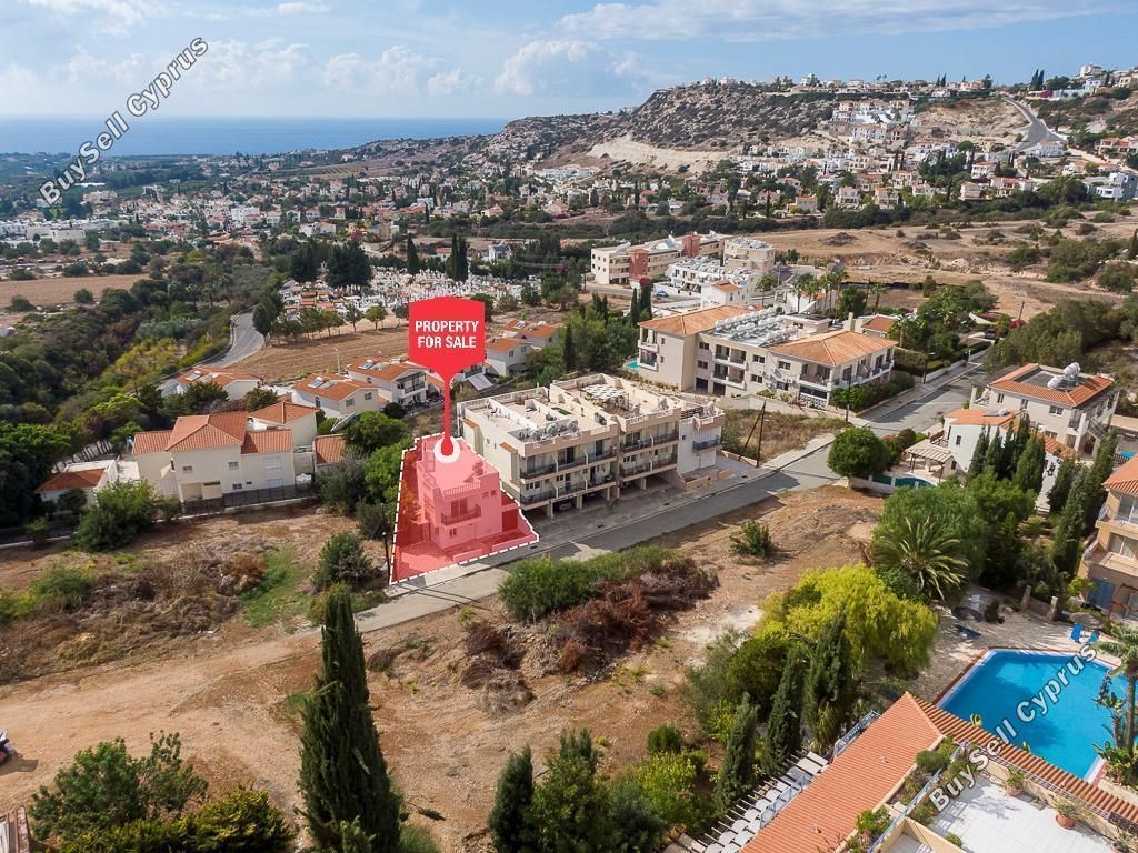 Property photo 2 of 27