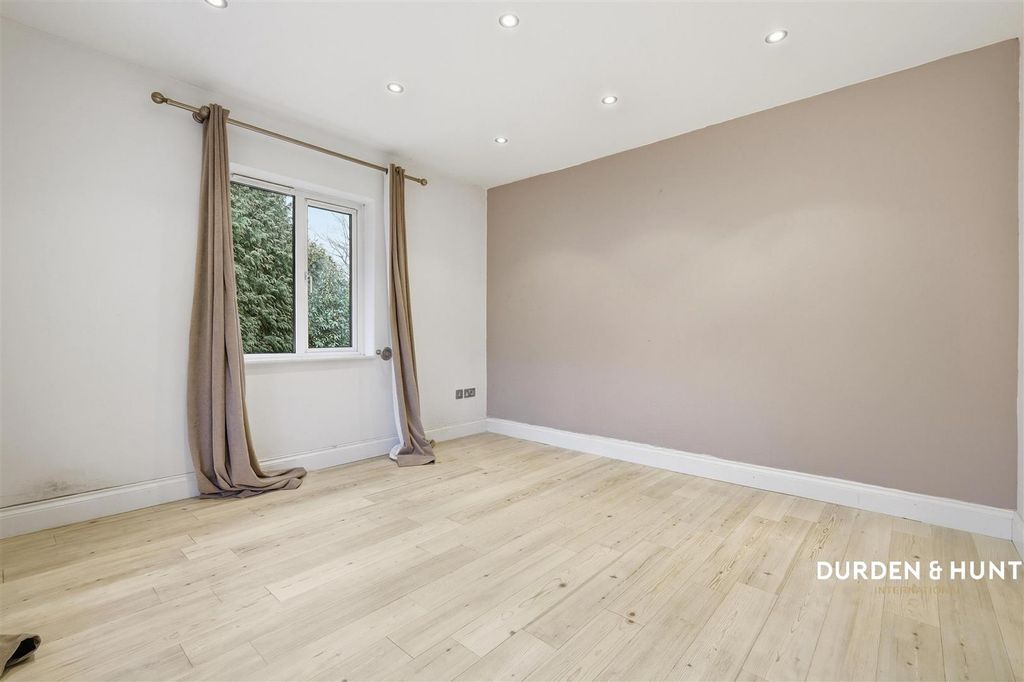 Property photo 3 of 18 Graylands