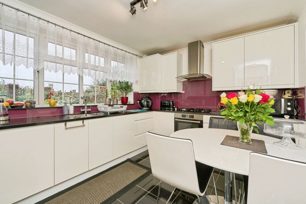 Property photo 3 of 20 1909310-26