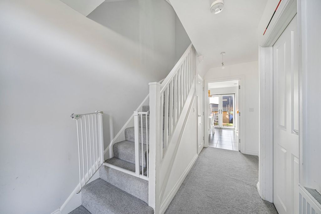 Property photo 2 of 26