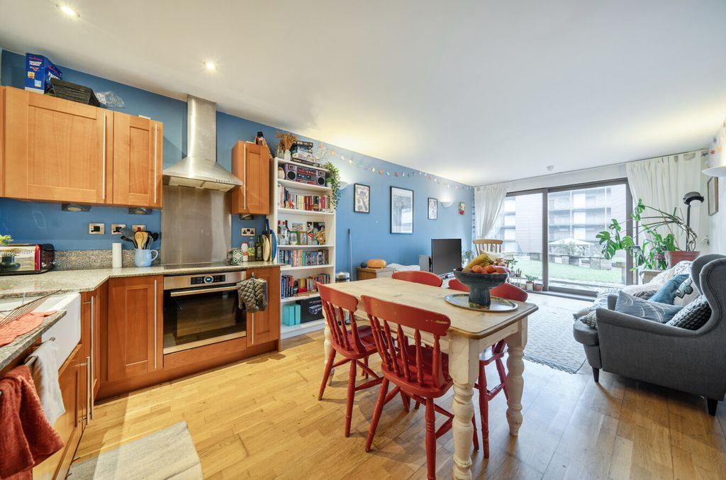 Property photo 2 of 18 1431877-9-69c65B1...