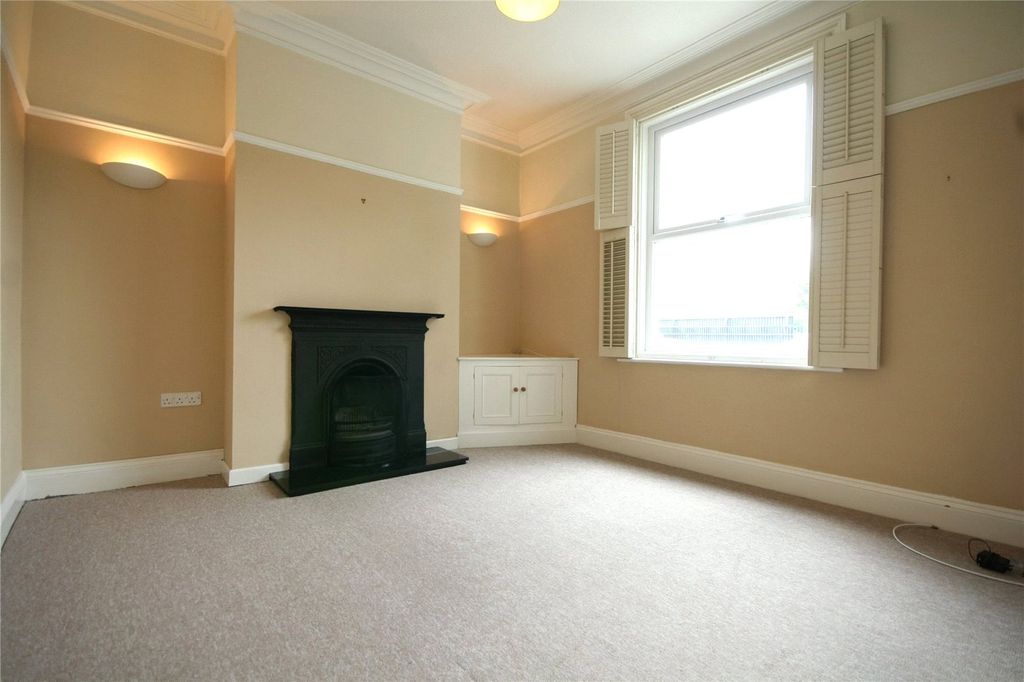 Property photo 2 of 19 Main House Sitting