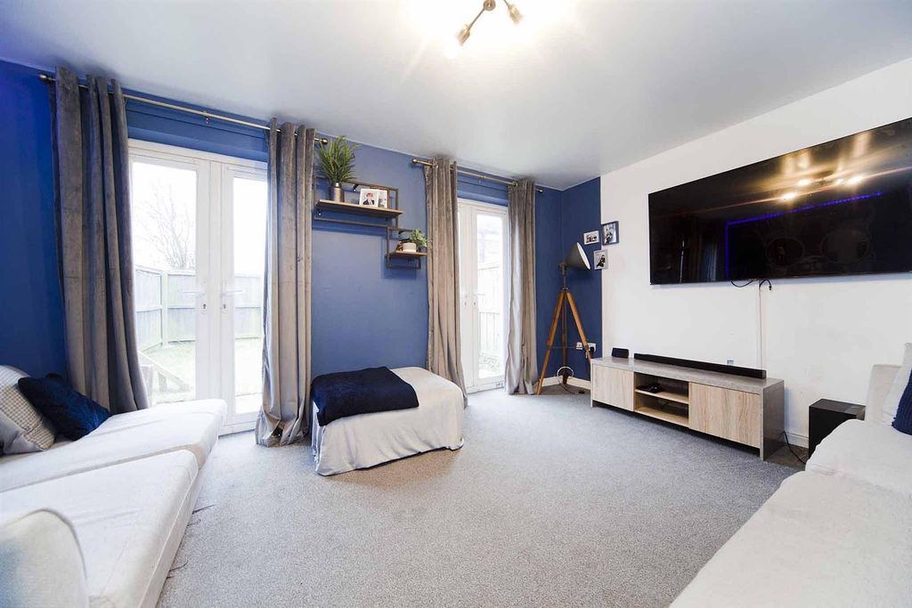 Property photo 3 of 20