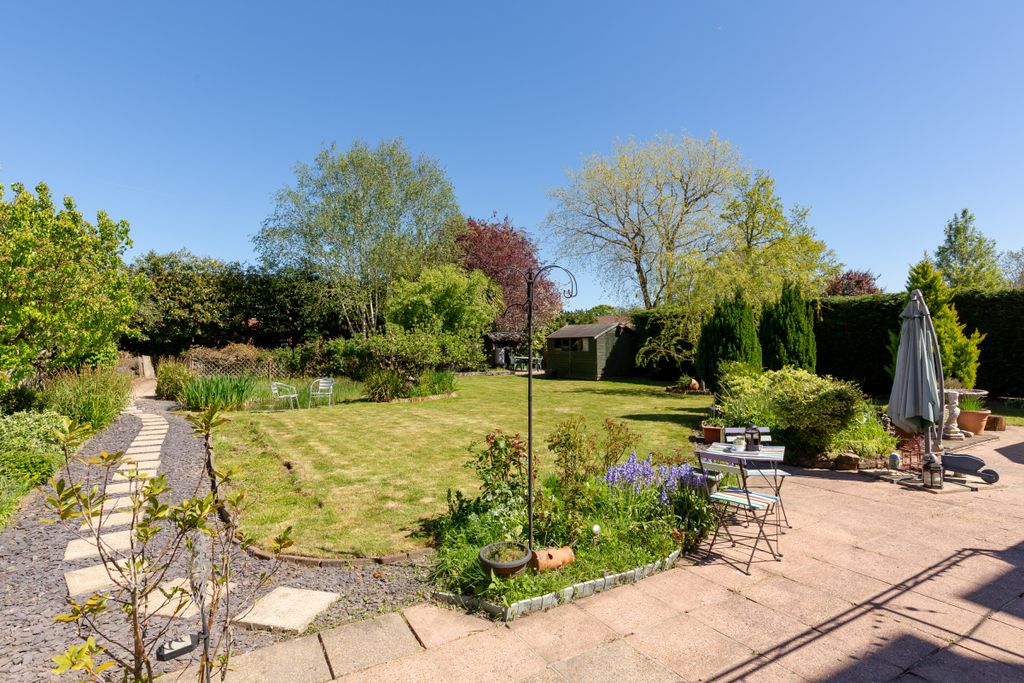 Property photo 3 of 21 Garden