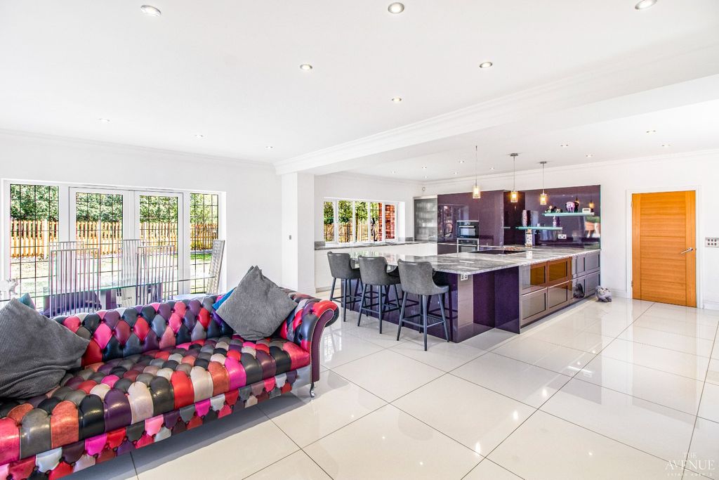 Property photo 3 of 31 4325654