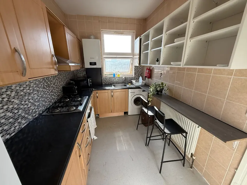 Property photo 3 of 6