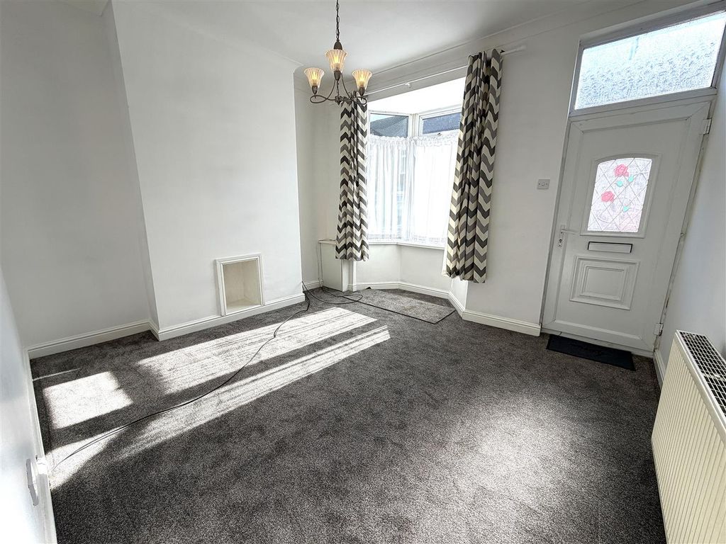 Property photo 3 of 10 Lounge