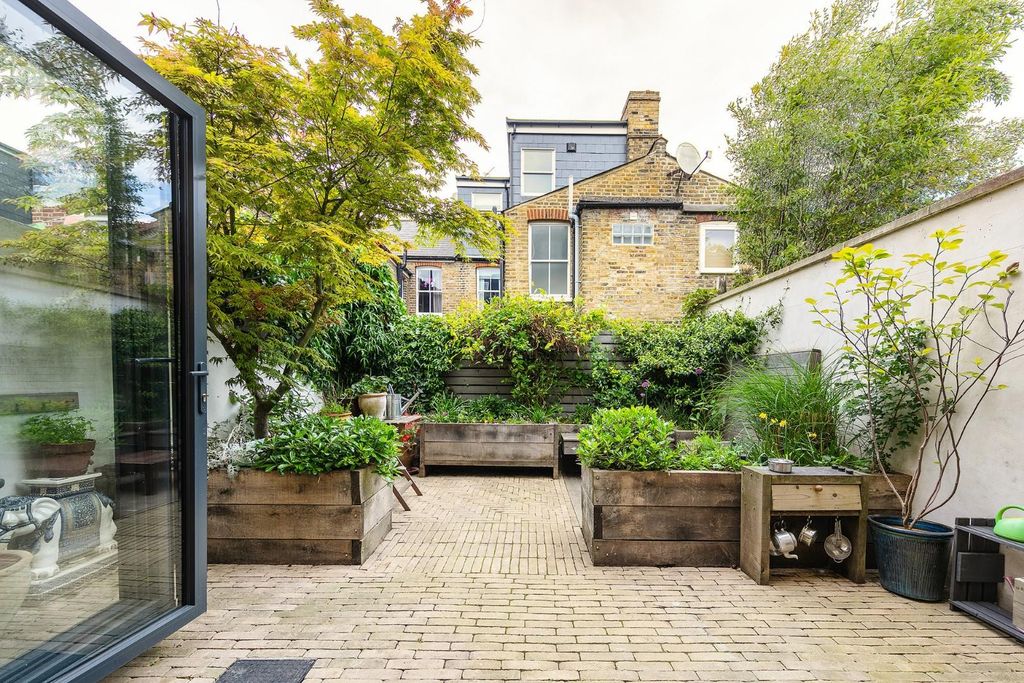 Property photo 2 of 20 Garden.Jpg