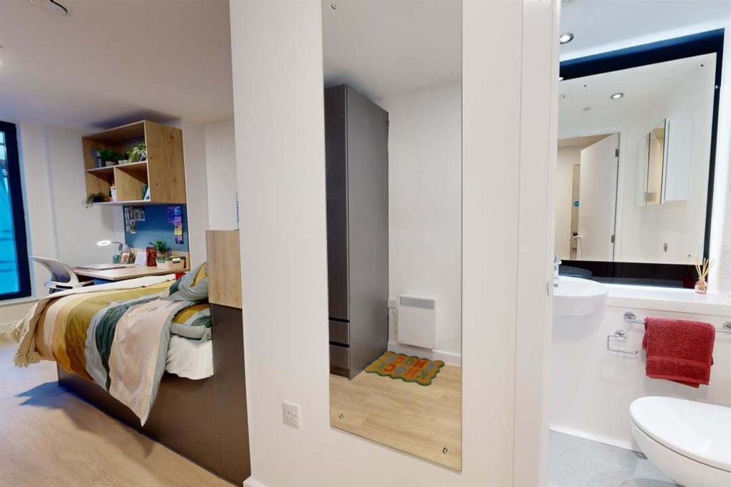 Property photo 2 of 24