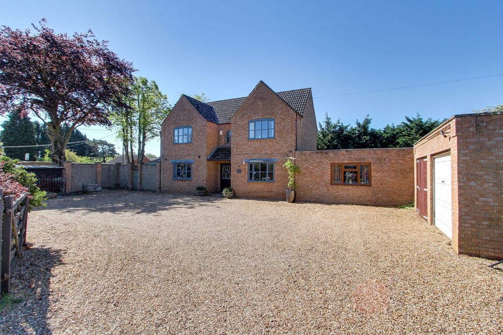 Property photo 1 of 43