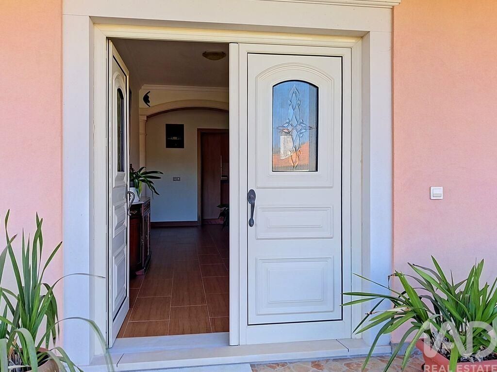Property photo 2 of 40