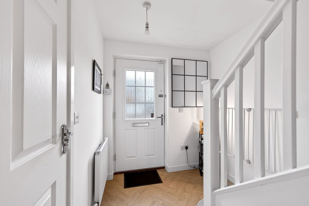 Property photo 2 of 34