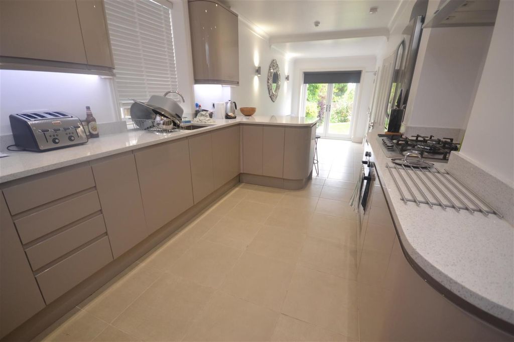 Property photo 1 of 3