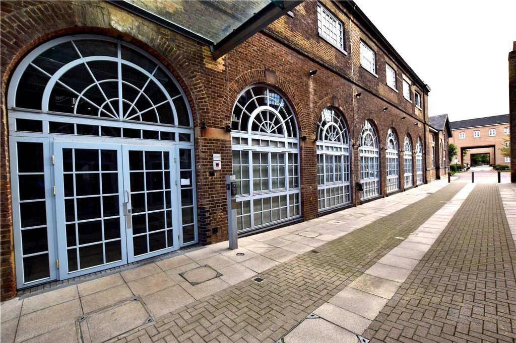 Property photo 2 of 8 Picture No. 15