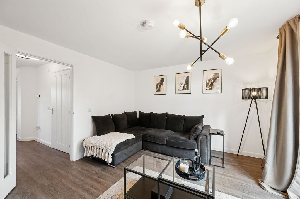 Property photo 3 of 25 Lounge