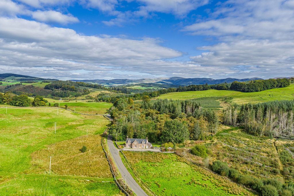 Property photo 2 of 32