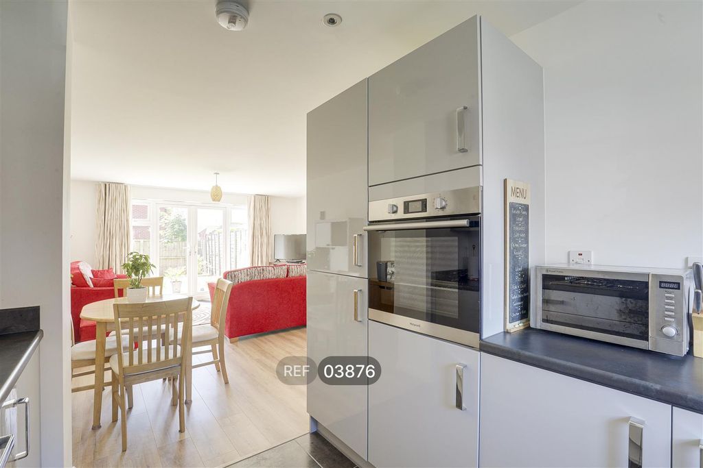 Property photo 3 of 16 Kitchen