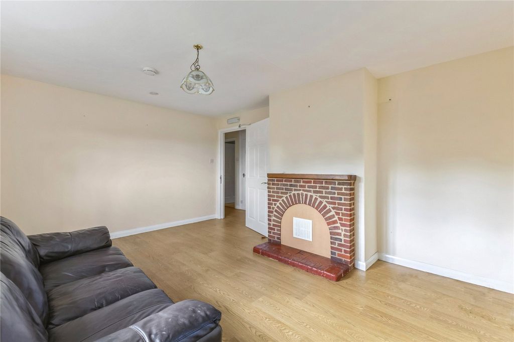 Property photo 3 of 12 Sitting Room