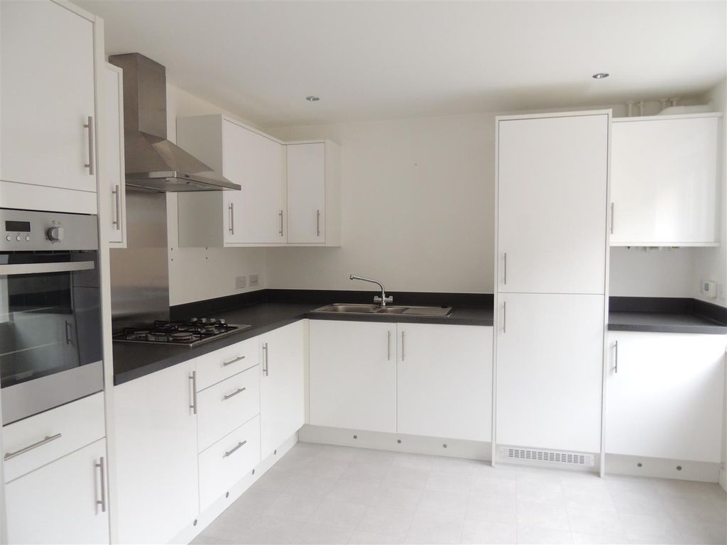 Property photo 2 of 14 Kitchen/Breakfast Room