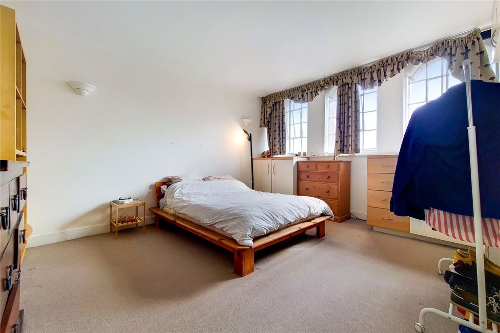 Property photo 2 of 12 Bedroom