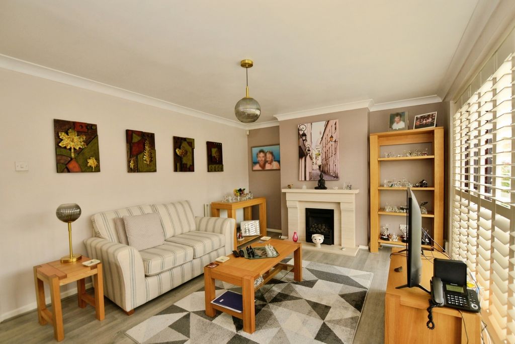 Property photo 2 of 14 Lounge