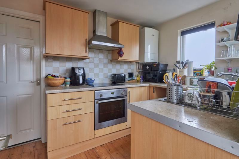 Property photo 3 of 10 Kitchen