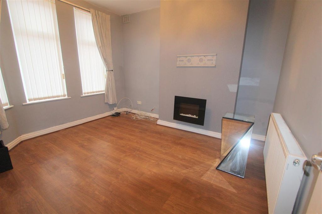 Property photo 2 of 7 Lounge