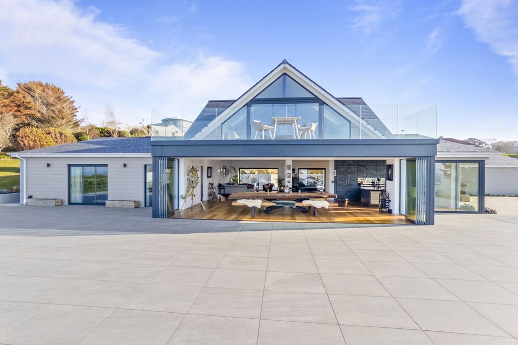 Property photo 1 of 38 Photo 0