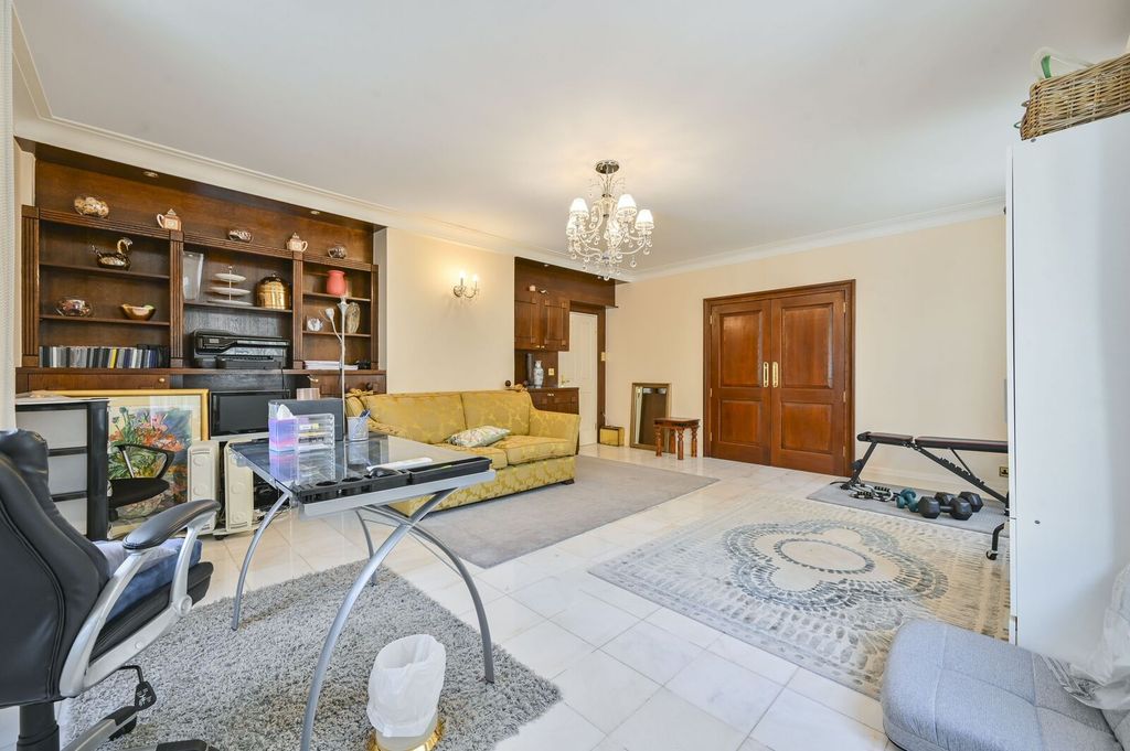 Property photo 2 of 9