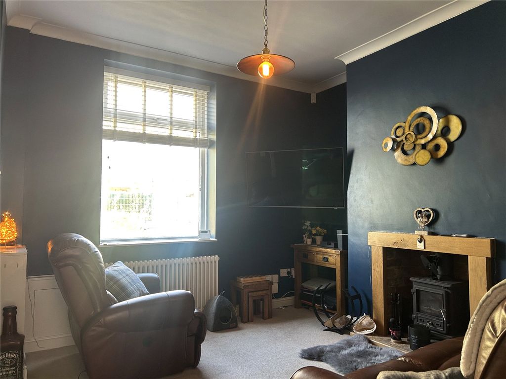 Property photo 2 of 17 Lounge