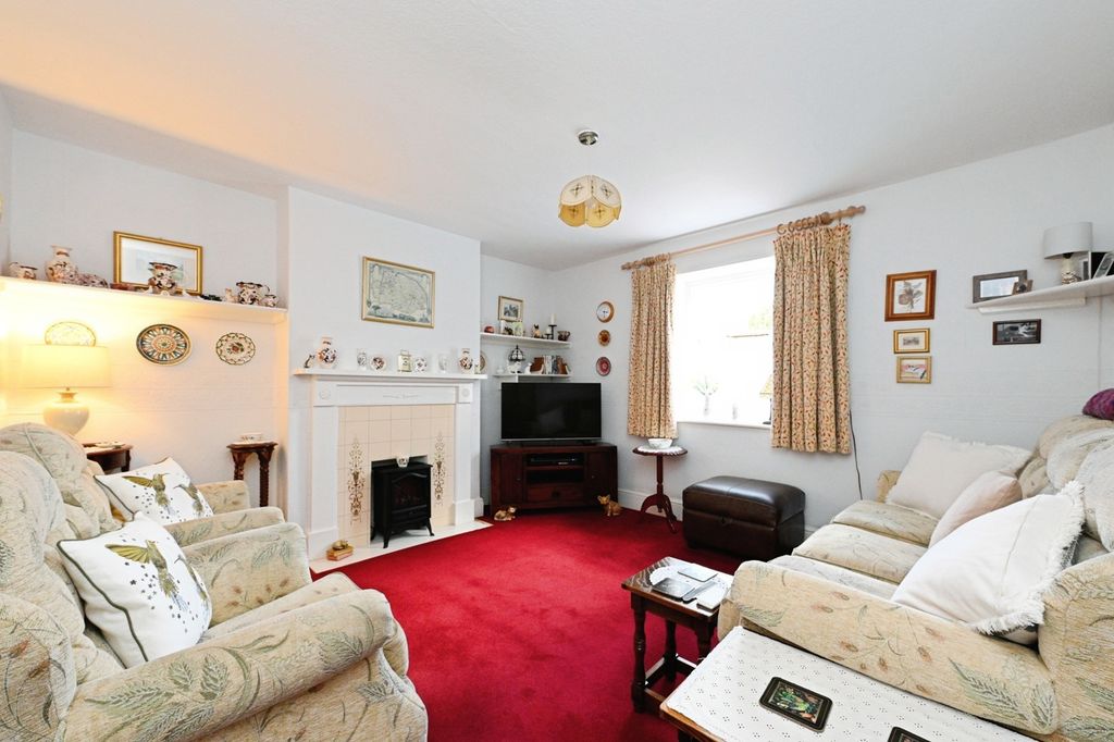 Property photo 2 of 17 Photo