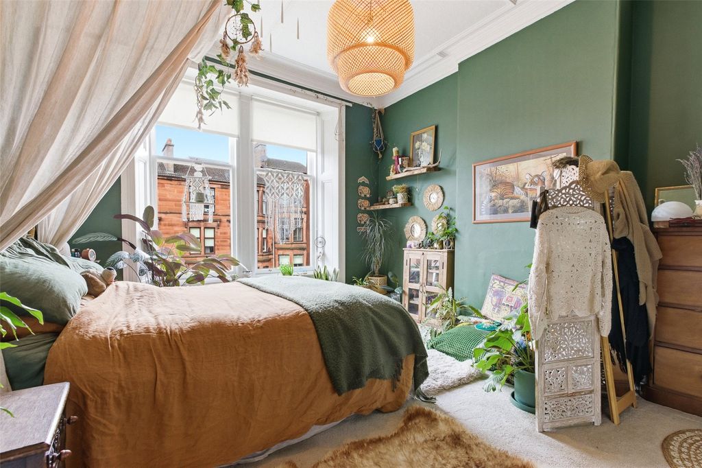 Property photo 3 of 17 Bedroom 1