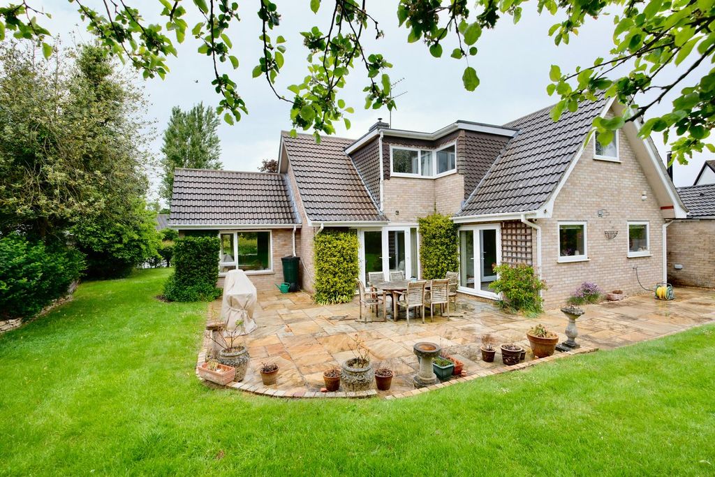 Property photo 1 of 21