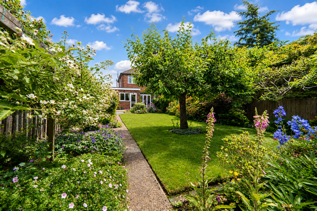Property photo 2 of 17 Garden