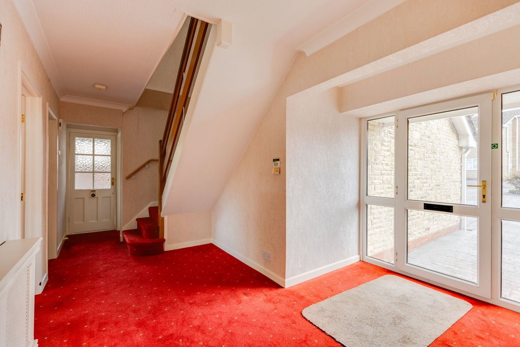 Property photo 2 of 32