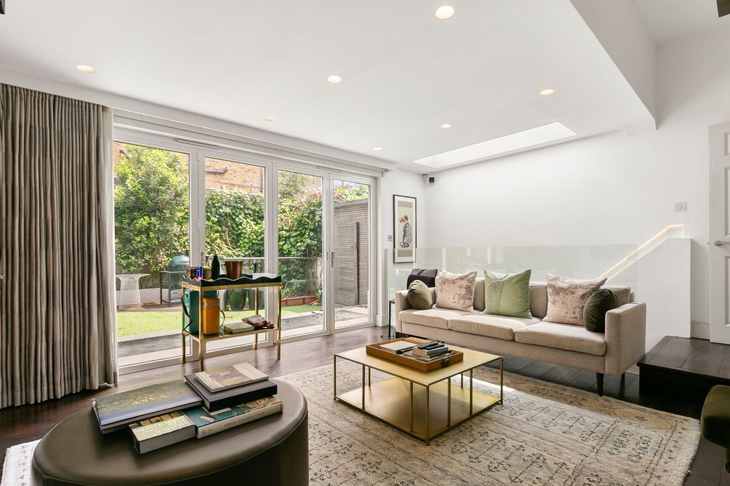 Property photo 2 of 18