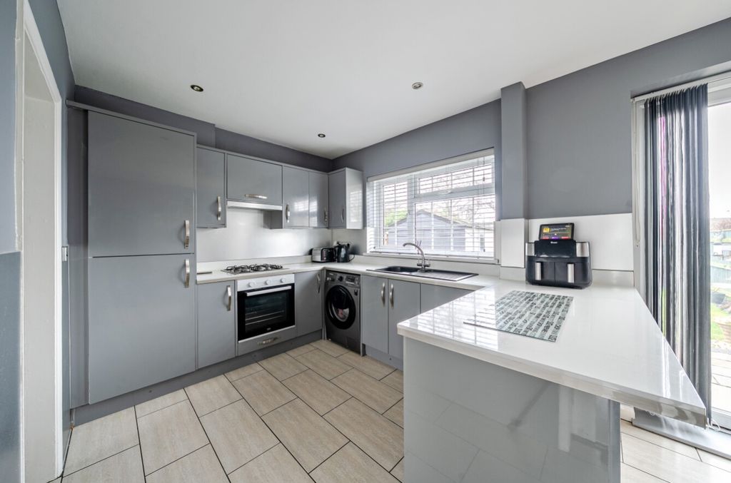 Property photo 2 of 14 1410551-8-698B0Bc1A3937