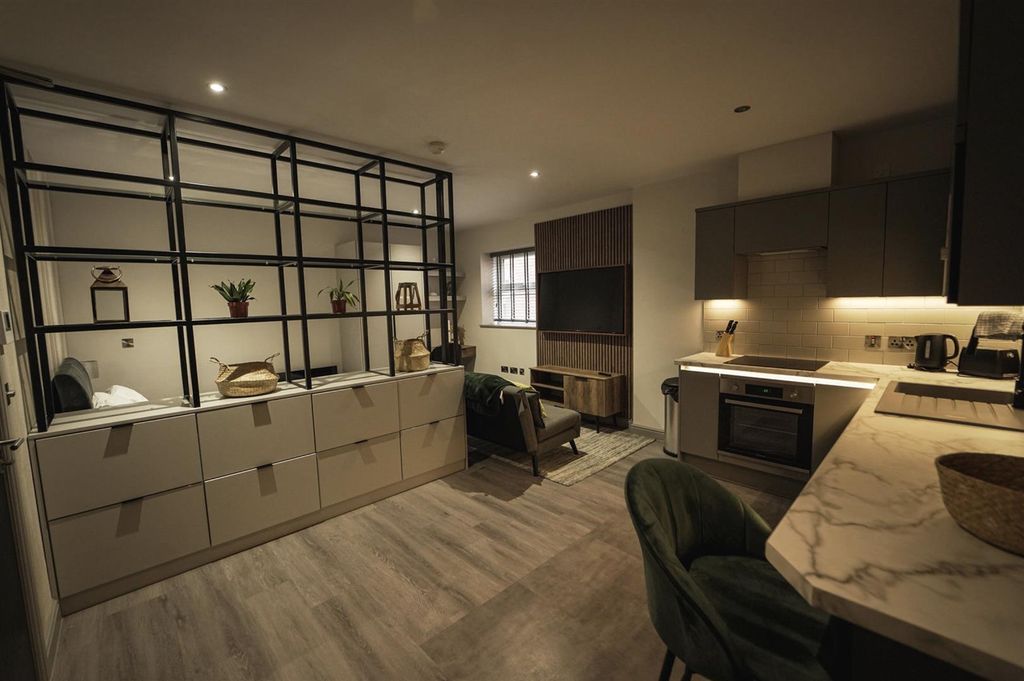 Property photo 1 of 10 Kitchen Space