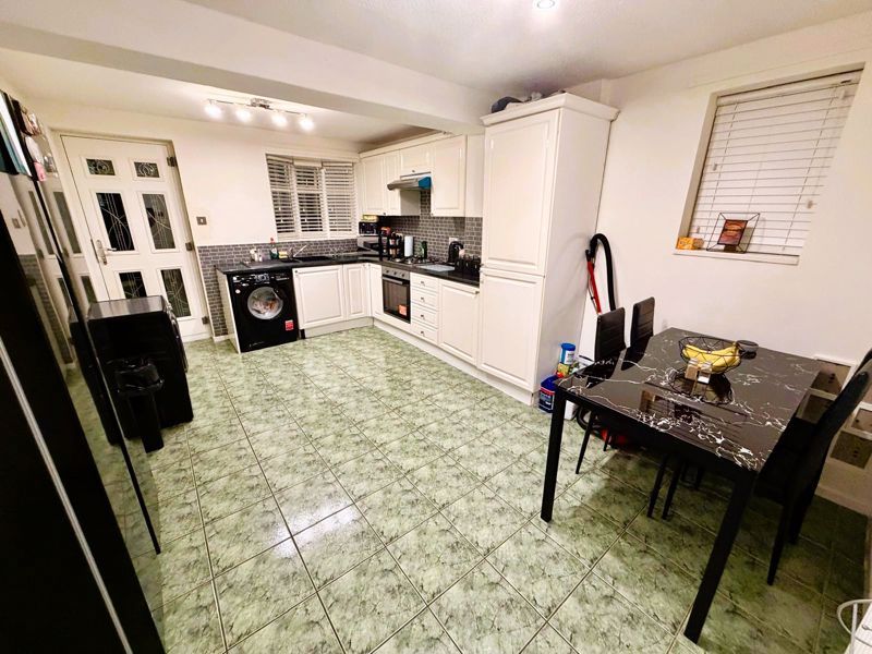 Property photo 3 of 10 Photo 2