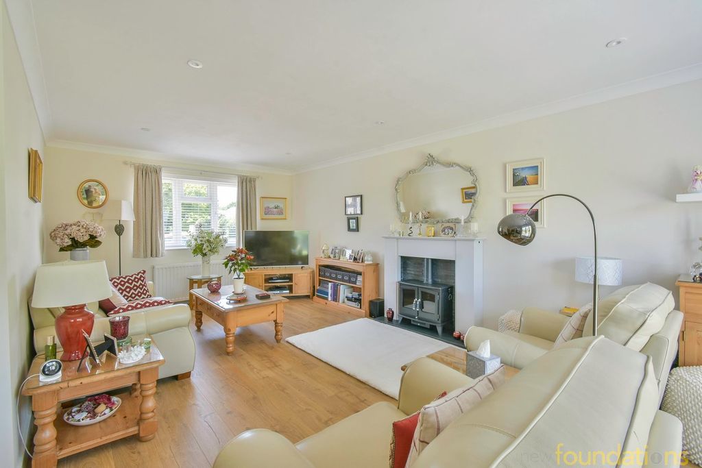 Property photo 2 of 34