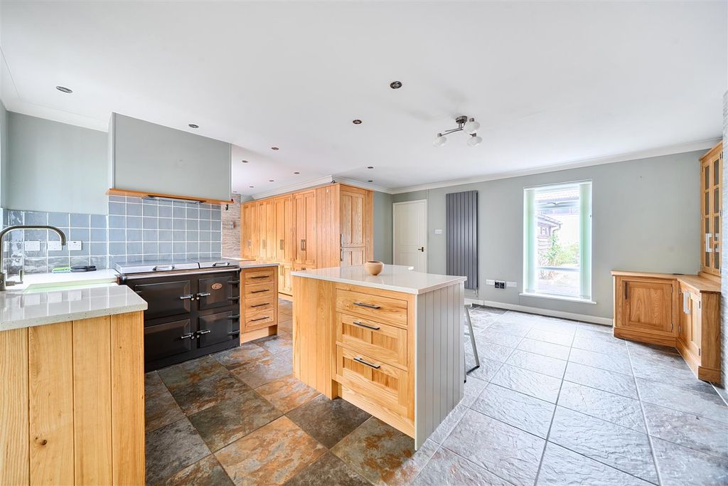 Property photo 3 of 16 Kitchen Diner