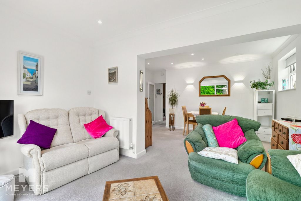 Property photo 2 of 40