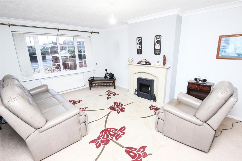 Property photo 2 of 19 Open Plan Lounge/ Dining Room